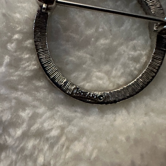 Trifari Silver Tone Brooch/ Pin - Picture 2 of 6